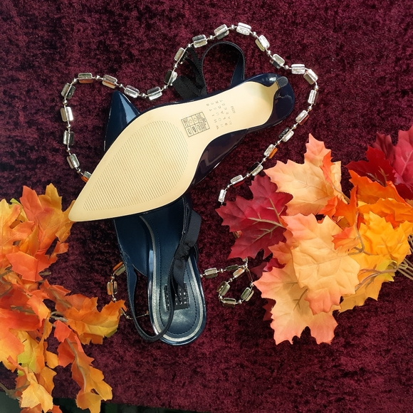 White House Black Market Navy Blue Heels - Picture 2 of 16